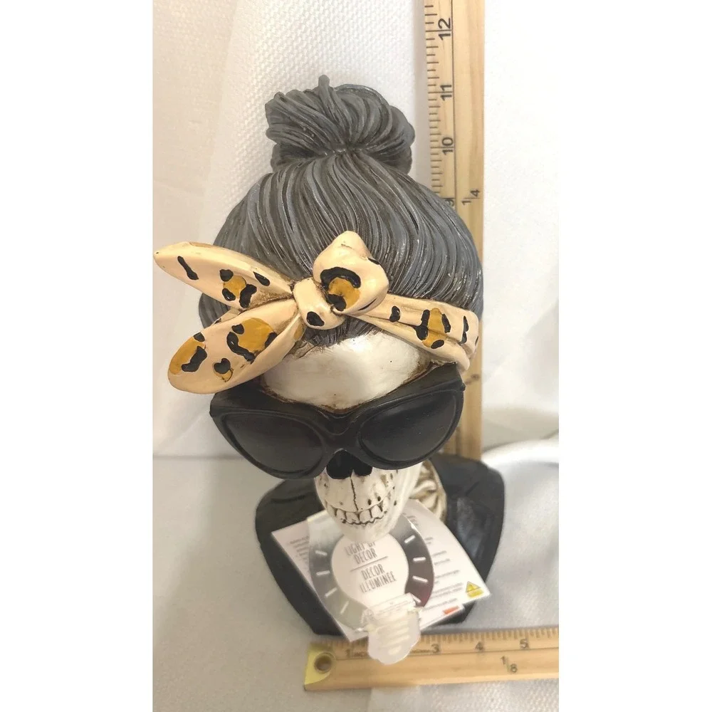 NWT Skeleton Diva Spooky Chick Bust Halloween Decor Leopard Headband Sunglasses